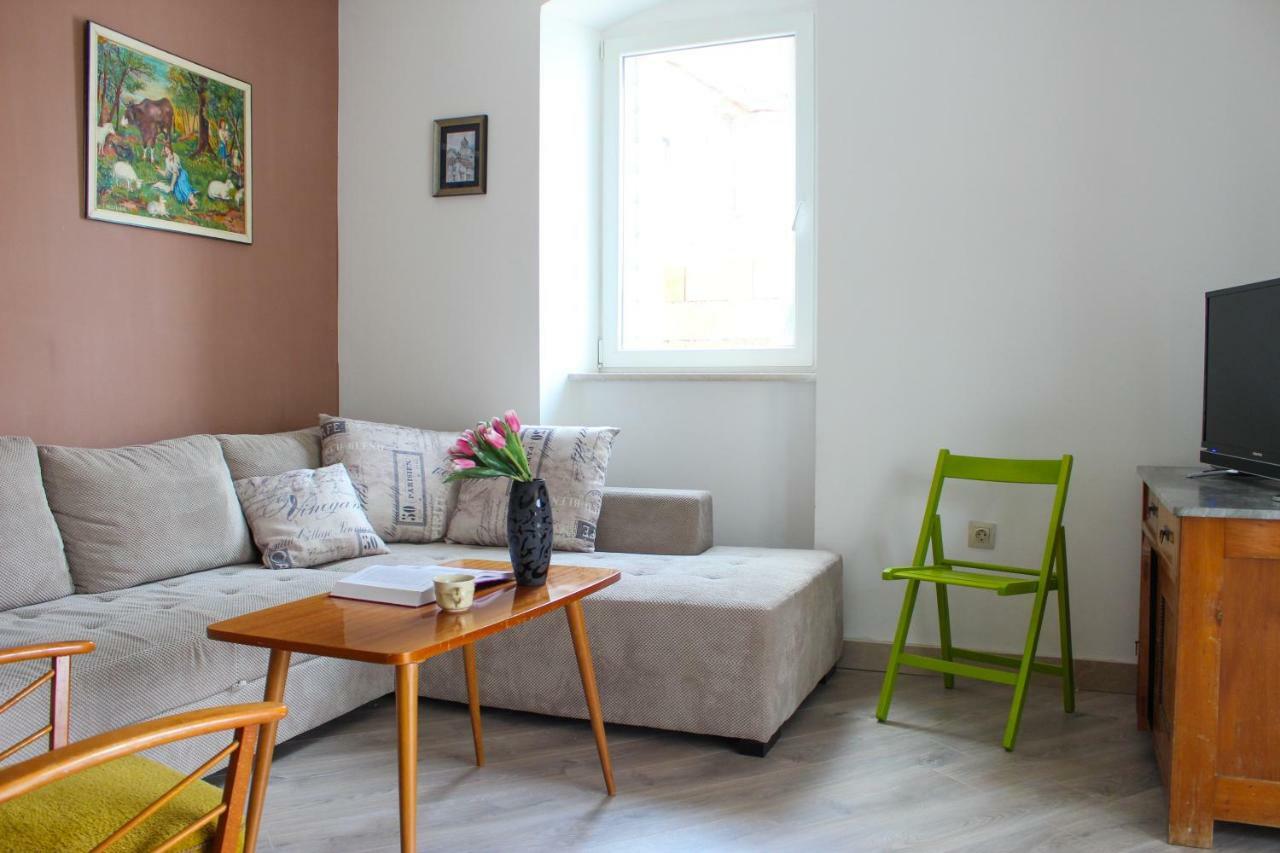 Apartment Dalmatian Rustical Feeling Postira Exterior foto